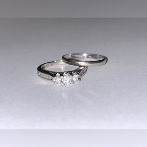 💎💍Authentic Diamond engagement ring and wedding band set.